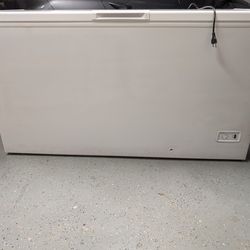 Kenmore 14.8 cubic foot Chest Freezer (60w x 26d x34h)