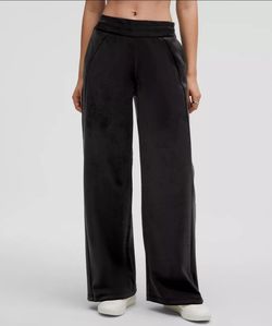 Lululemon Scuba Mid-Rise Wide-Leg Velvet Pant (XS)