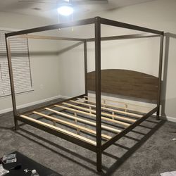 King canopy bed