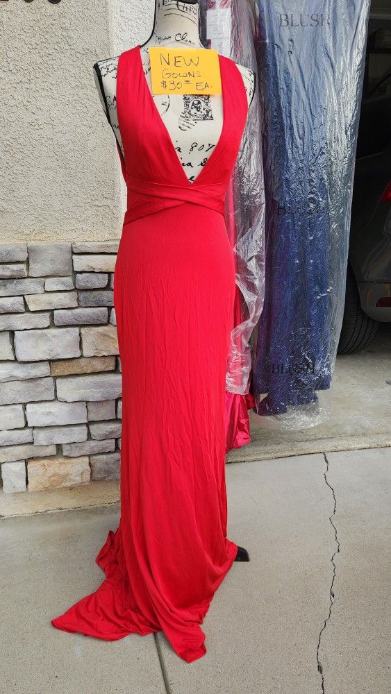 NEW. Red Evening Mermaid Gown