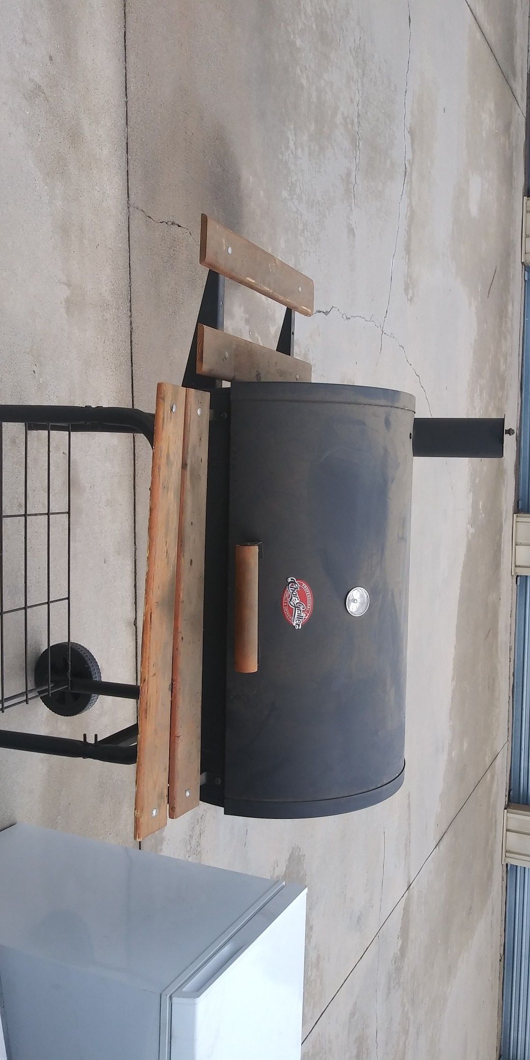 Char griller smoker pretty good condition pickup in Reseda