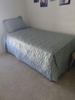 Twin size bed