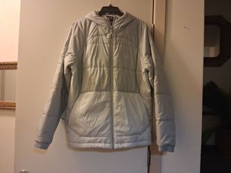 Men's Under Armour puffy jacket size XL used warn once like new good condition gray
