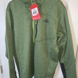 Men’s The North Face 1/2 Zip Pullover!