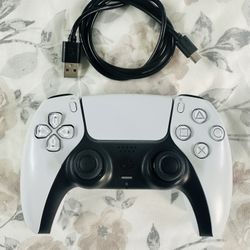 PlayStation DualSense® Wireless Controller - White  ( Used Very New )