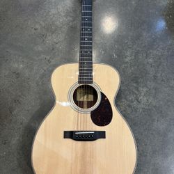 Eastman E20OM-MR-TC Acoustic Guitar MINT