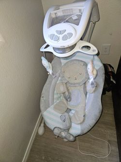 Halo Bassinet/baby Swing/and Play Mat