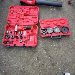 Milwaukee 2677-21  4in Cut Out