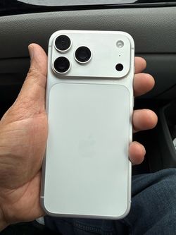 Brand New Condition Icloud Lock Iphone 17 Pro Max Silver ( For Parts Only)
