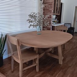 Toscana Round Extending Dining Table With 2 Sidechairs