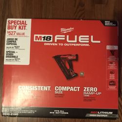 Milwaukee M18 Fuel 15GA Finish Nailer Kit One 3.0 High Output Battery And Charger And Tool Bag
