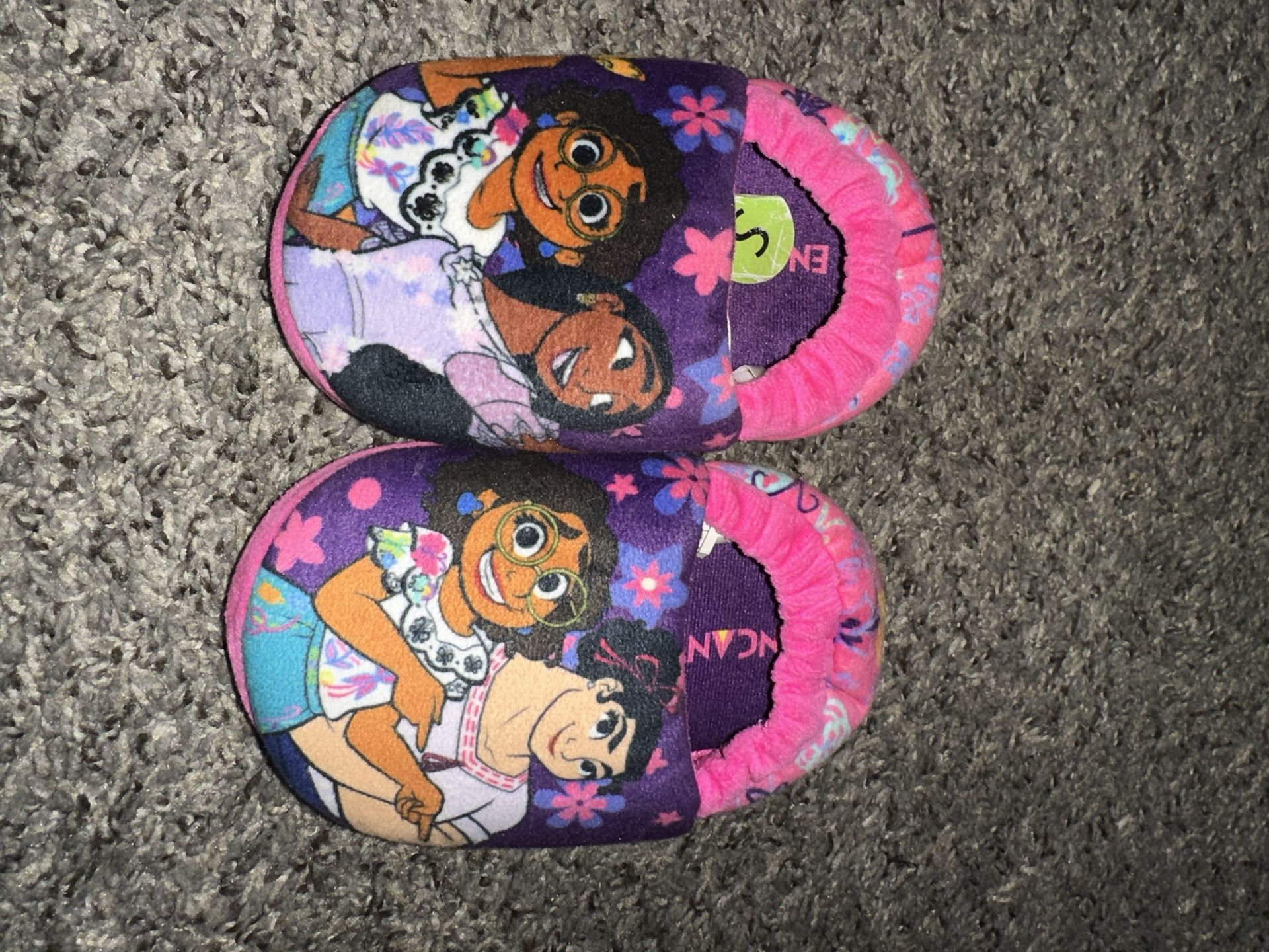 Encanto House Shoes Size 5/6