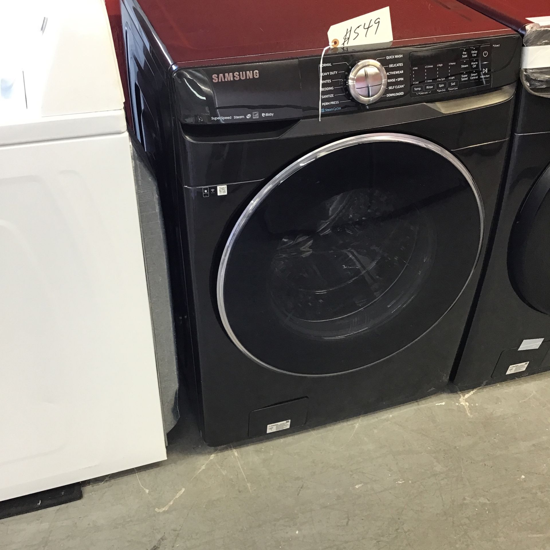 New Scratch And Dent Samsung Front Load Washer. 1 year Warranty