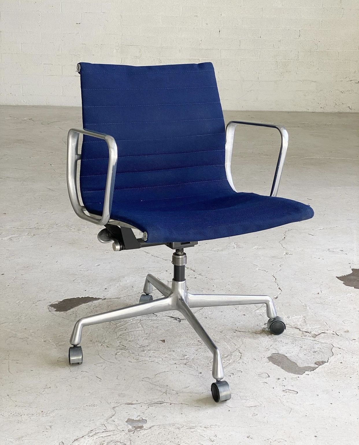 Herman miller Eames Group Aluminum Chair