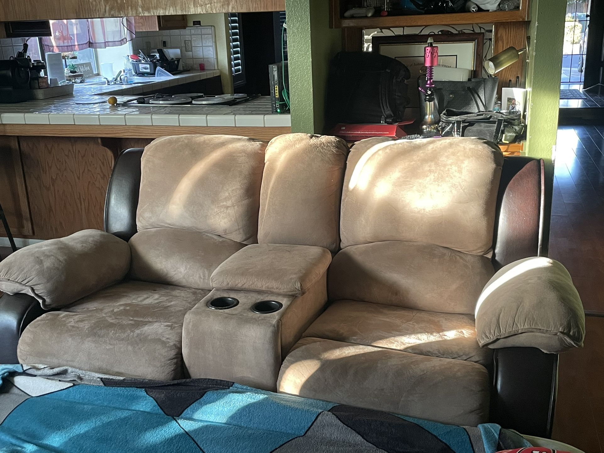 3 Peice Sofa Set Recliners / Coffe Table With Drawer And Glass/ & Flower Lamp Buddle