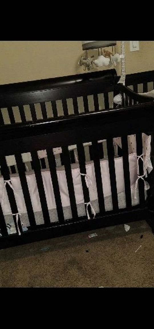 4 In 1 Crib With Drawers And Changing Table