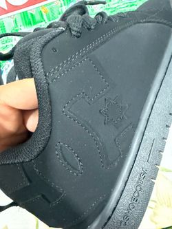 Brand new DC shoes size 6 Young boys skater shoes