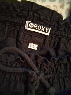 Women's black roxy pants Runs large