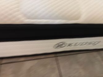 King Size Mattress 12” Memory Foam & Pocket Spring