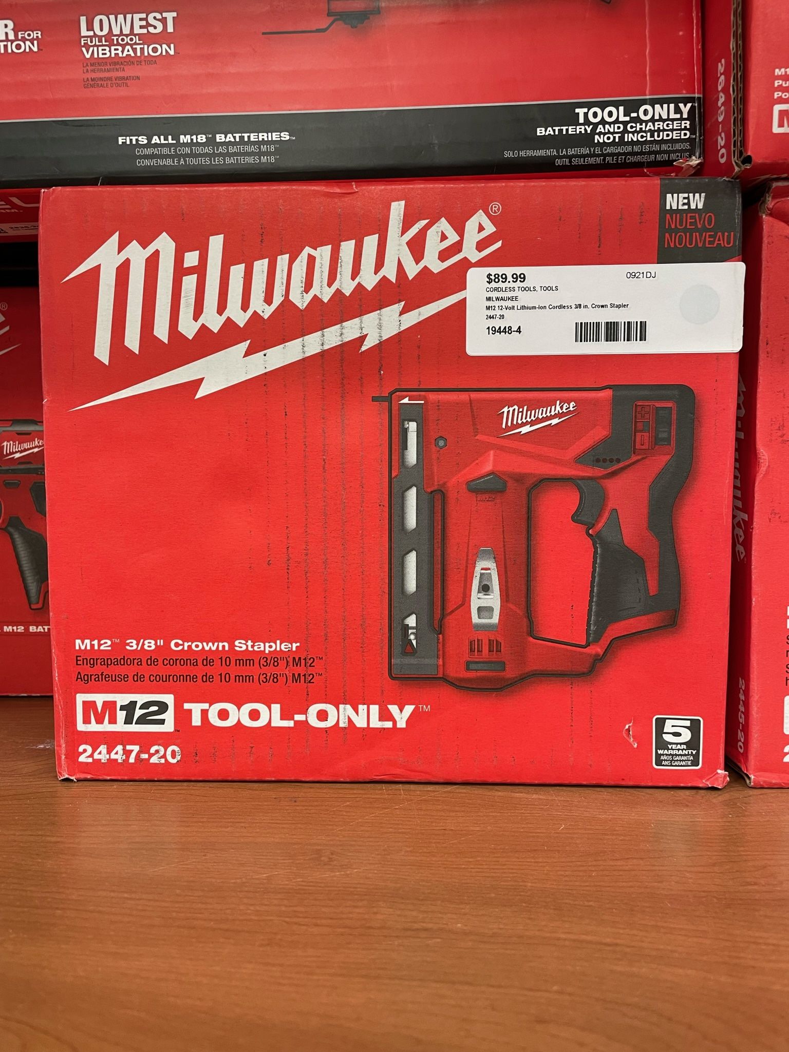 MILWAUKEE 2447-20 M12 12V Lithium-Ion Cordless 3/8” Crown Stapler
