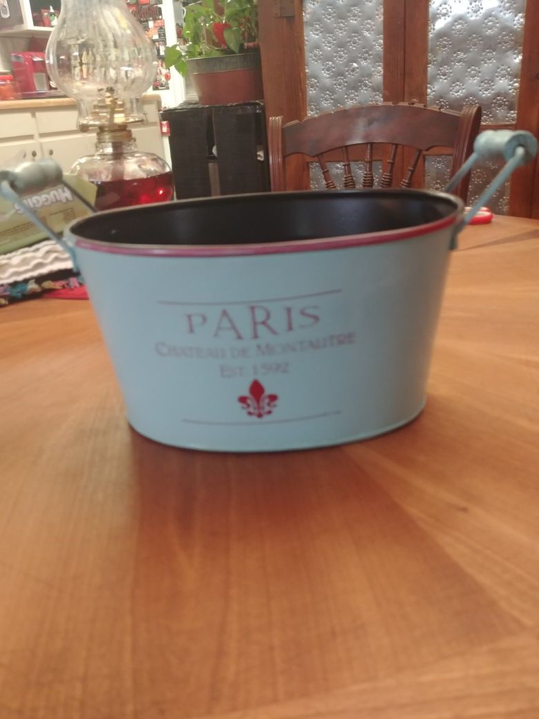 Decorative metal pan / pail