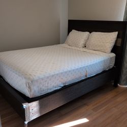 Queen Size Beautyrest Mattress - Great Condition, Smoke-Free Home