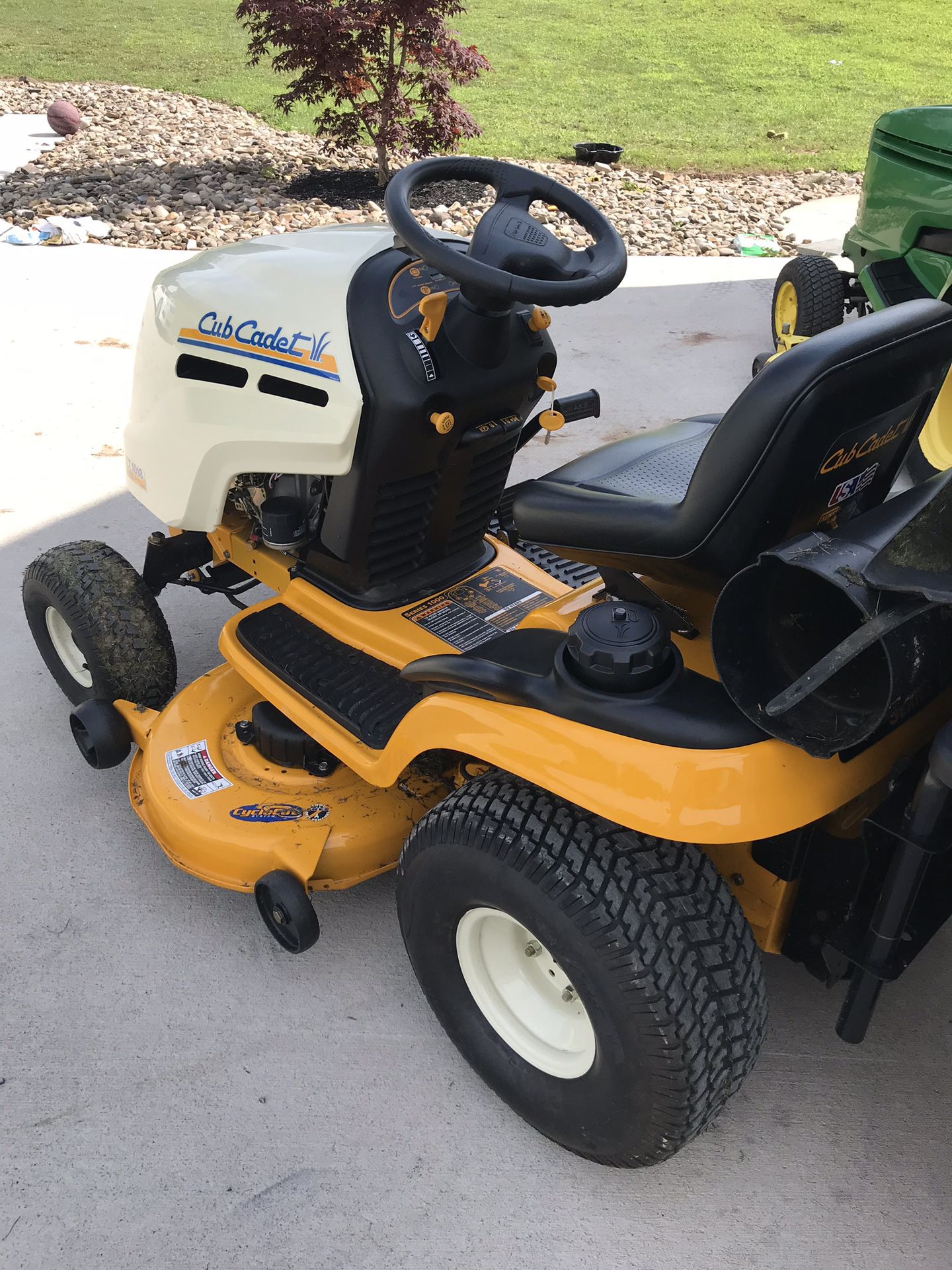 Cub cadet with 26 hours like brand new with bagger hydro