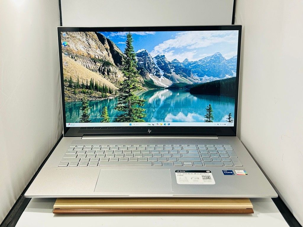 HP Envy Laptop 2022 17-inch Touchscreen Core i7-1195G7 2.90Ghz 16GB 500GB SSD Windows 11