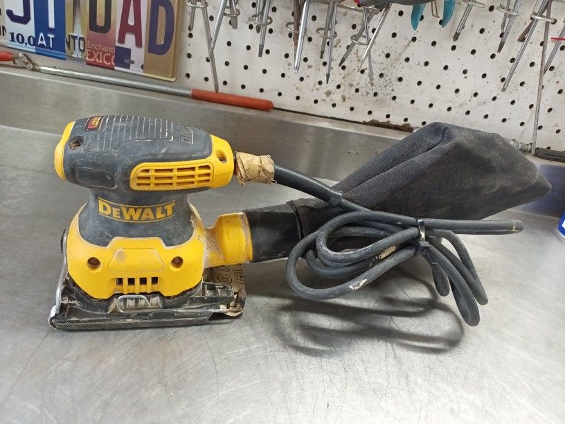 DeWalt Sander