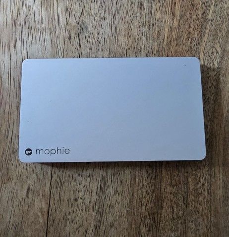 Mophie Iphone Charger Portable ( Not USB C)