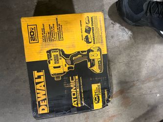 DEWALT Atomic 20V Brushless Impact Driver Kit