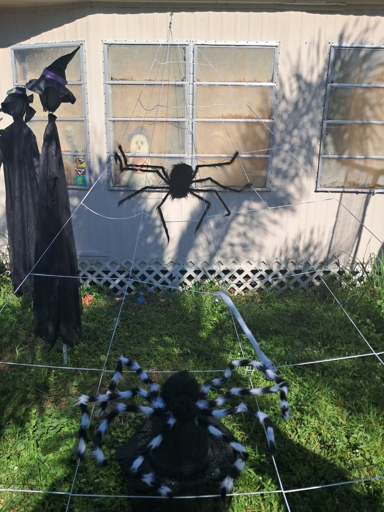 Halloween Ft Web And Spiders