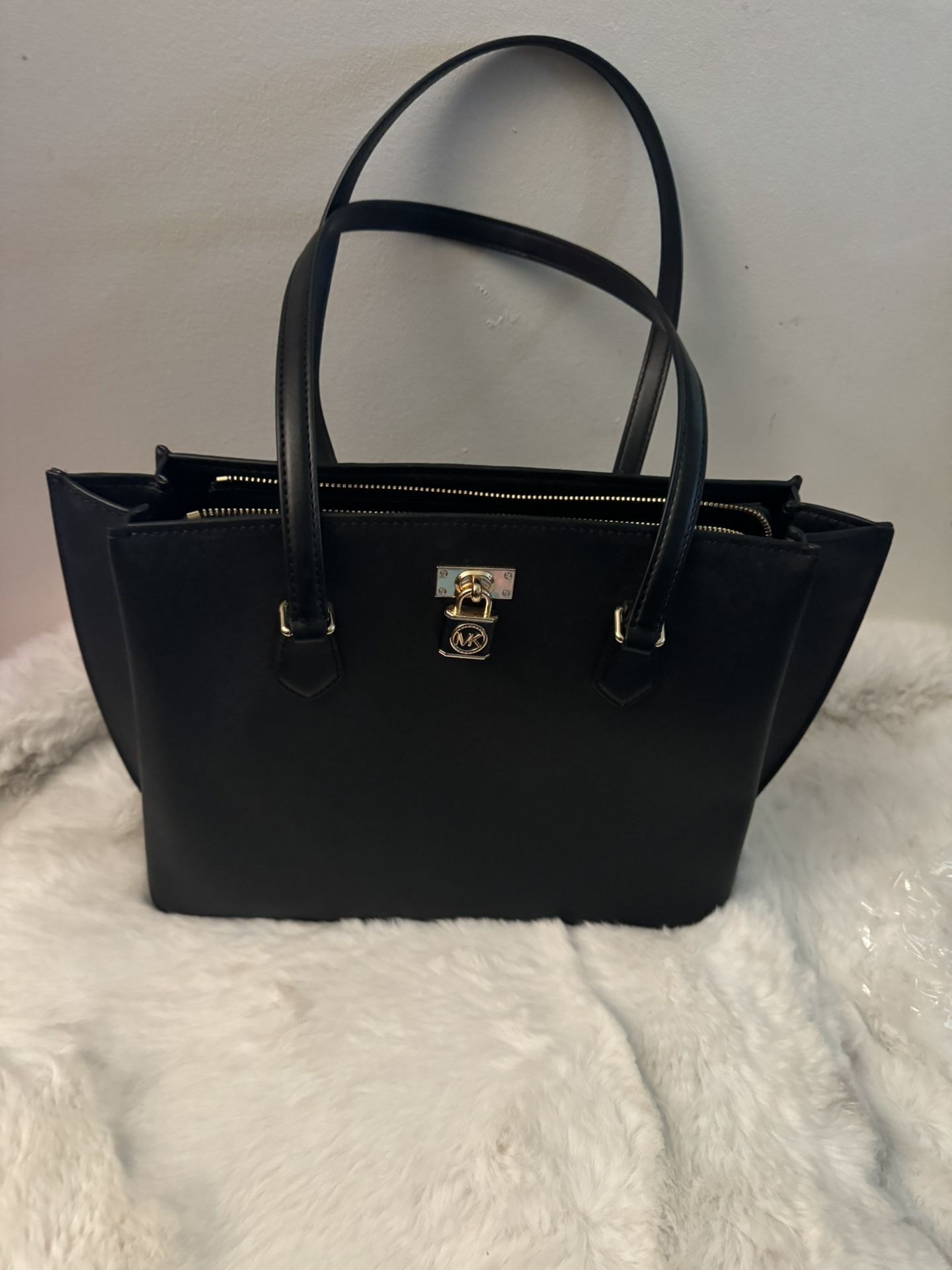 New!!! New!!!Michael Kors Large Saffiano Leather Handbag
