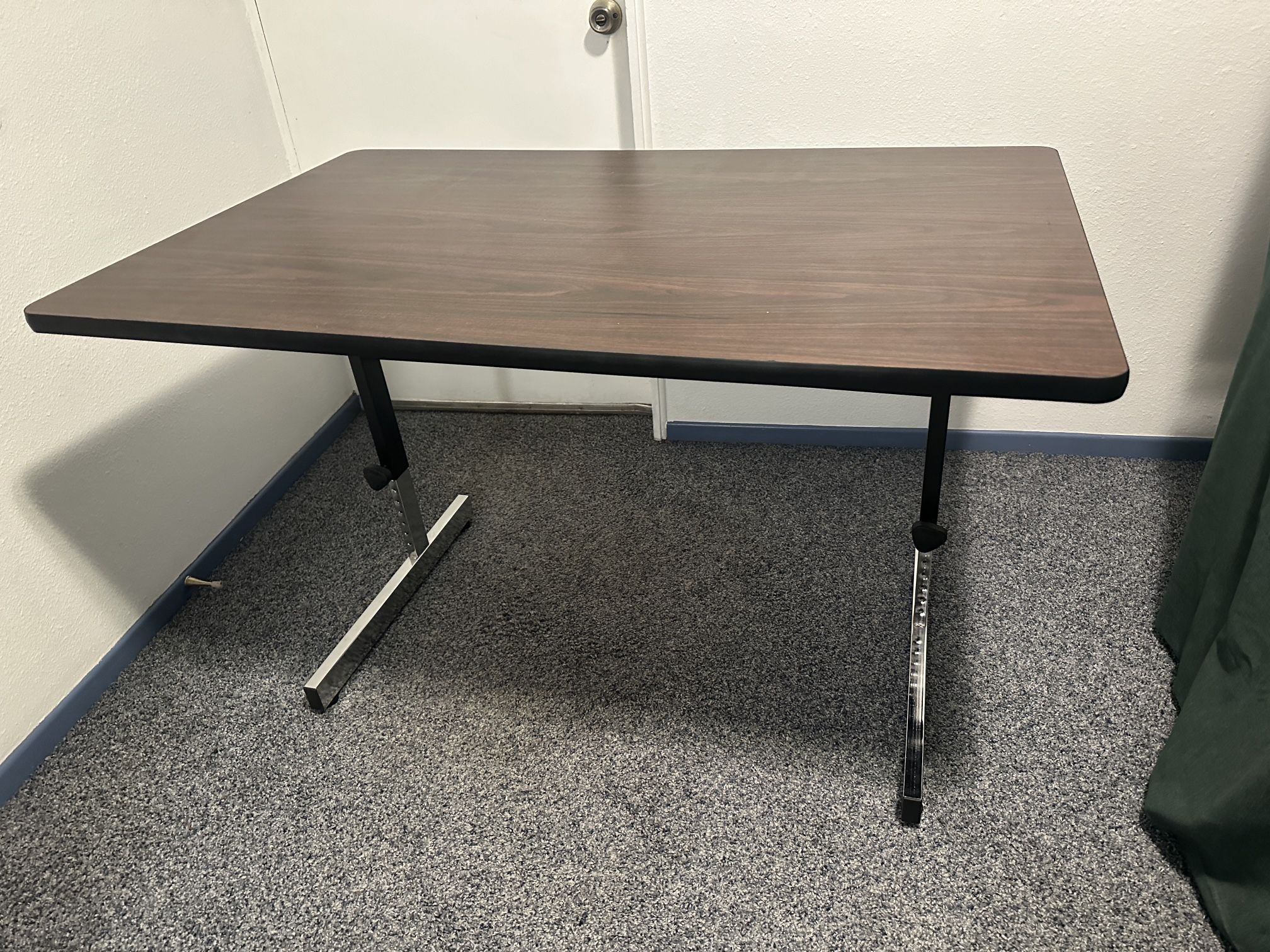 Adjustable Desk/Work/hobby Table