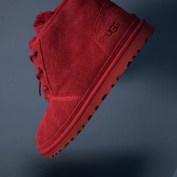 RED UGGS(NEVER WORN)