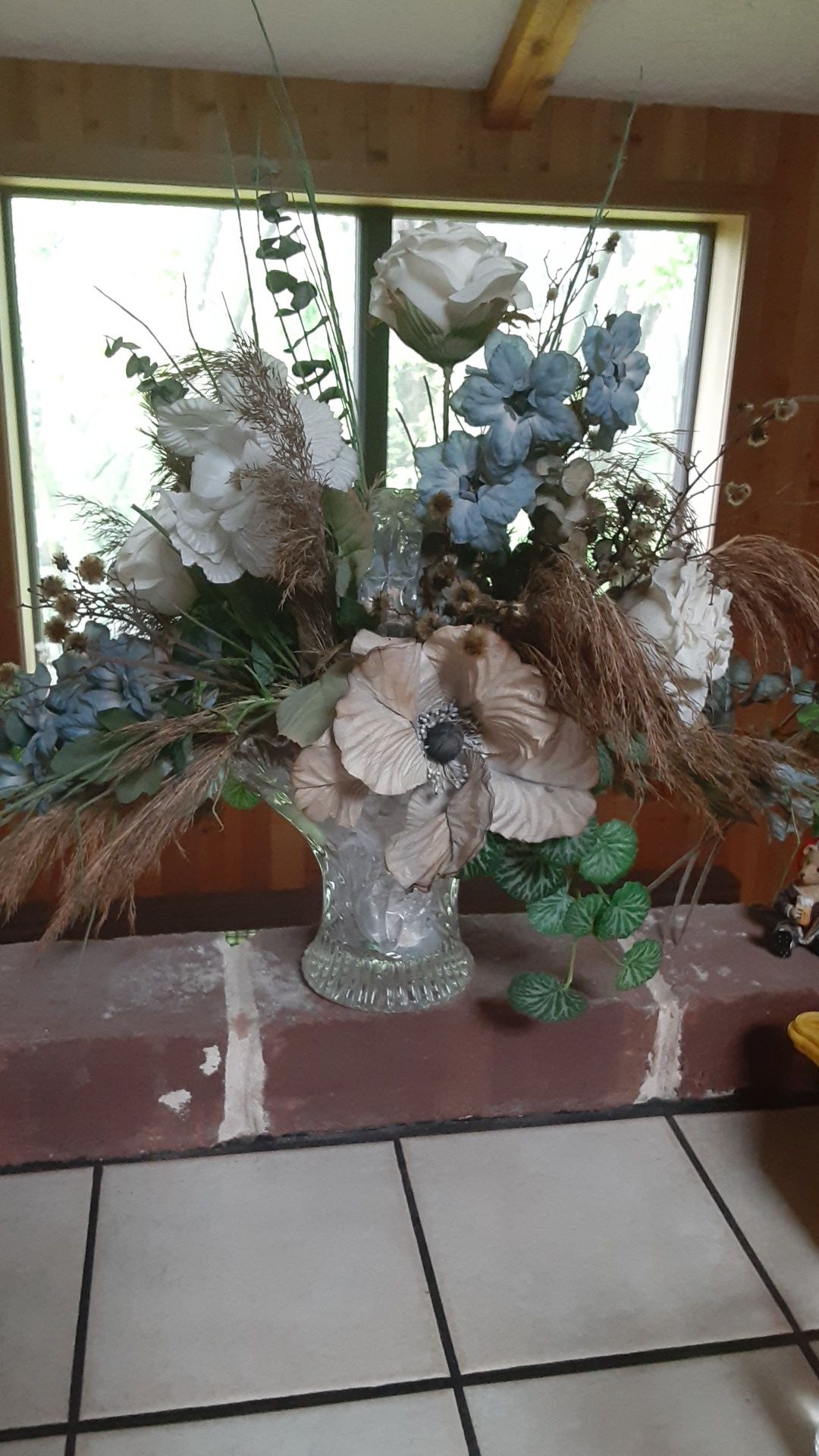 BEAUTIFUL FLORAL ARRANGEMENT IN PRINCESS HOUSE BASKET VASE