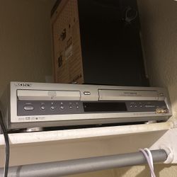 VCR VHS/DVD COMBO