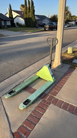 FREE PALLET JACK WITH STOPPER