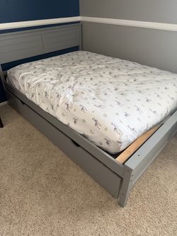 Full Size Bed Frame with Storage Drawers/ Like new.Mattress not included.