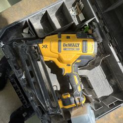 Dewalt Cordless 16 Gauge Brad Nailer