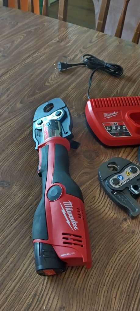 Milwaukee Press Tool Kit