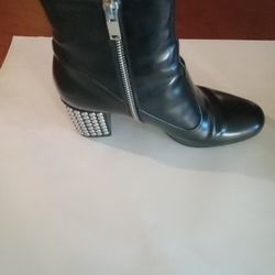 Eve saint Lauren boots....