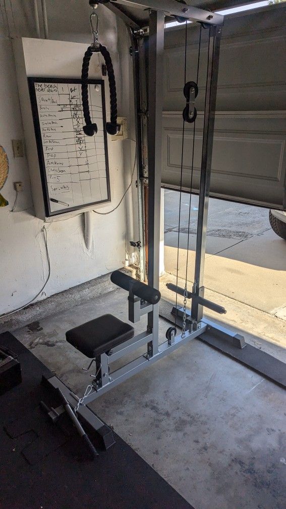 Lat Pulldown / row Machine