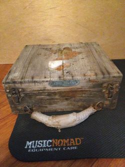 VINTAGE WOODEN MILITARY FIELD BOX. (MAKE OFFER)