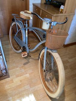 26” Huffy cruiser bike/there is some rust / See all pictures posted. Pick up in Lake Zurich.