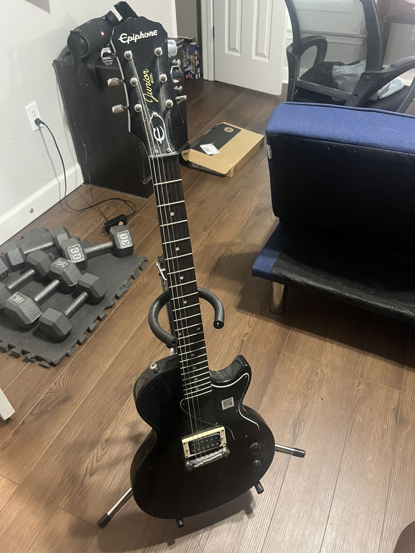 Epiphone Juinan Model electric guitar and amp