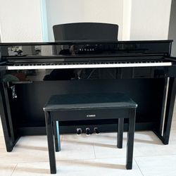 Yamaha Digital Piano. Model CLP-635PE. 