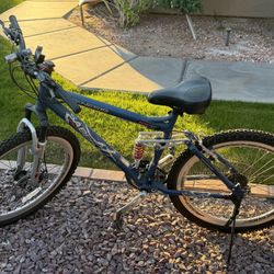 Genesis V2100 26" Men's Mountain Bike Blue 