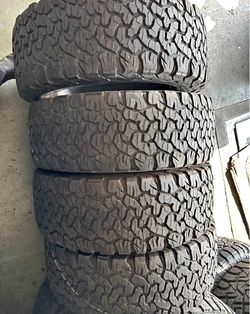 275/60/20 BFGOODRICH Ko2 Tires con 70% de Vida las 4