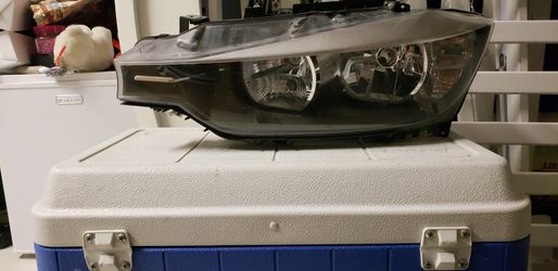 OEM 2013 BMW 328i headlight (not halo lights)